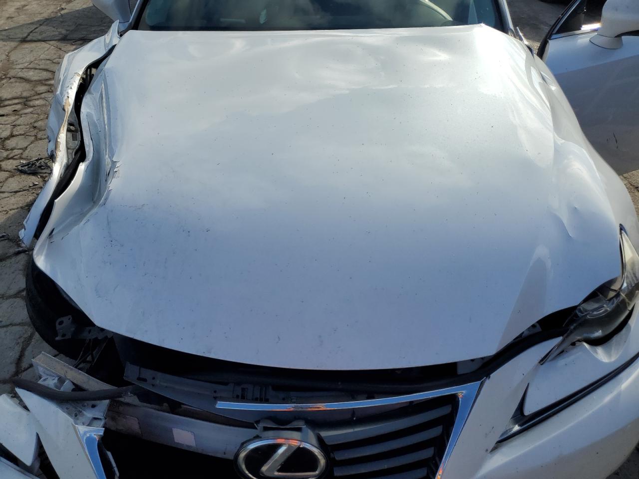 2016 Lexus IS - Image 11