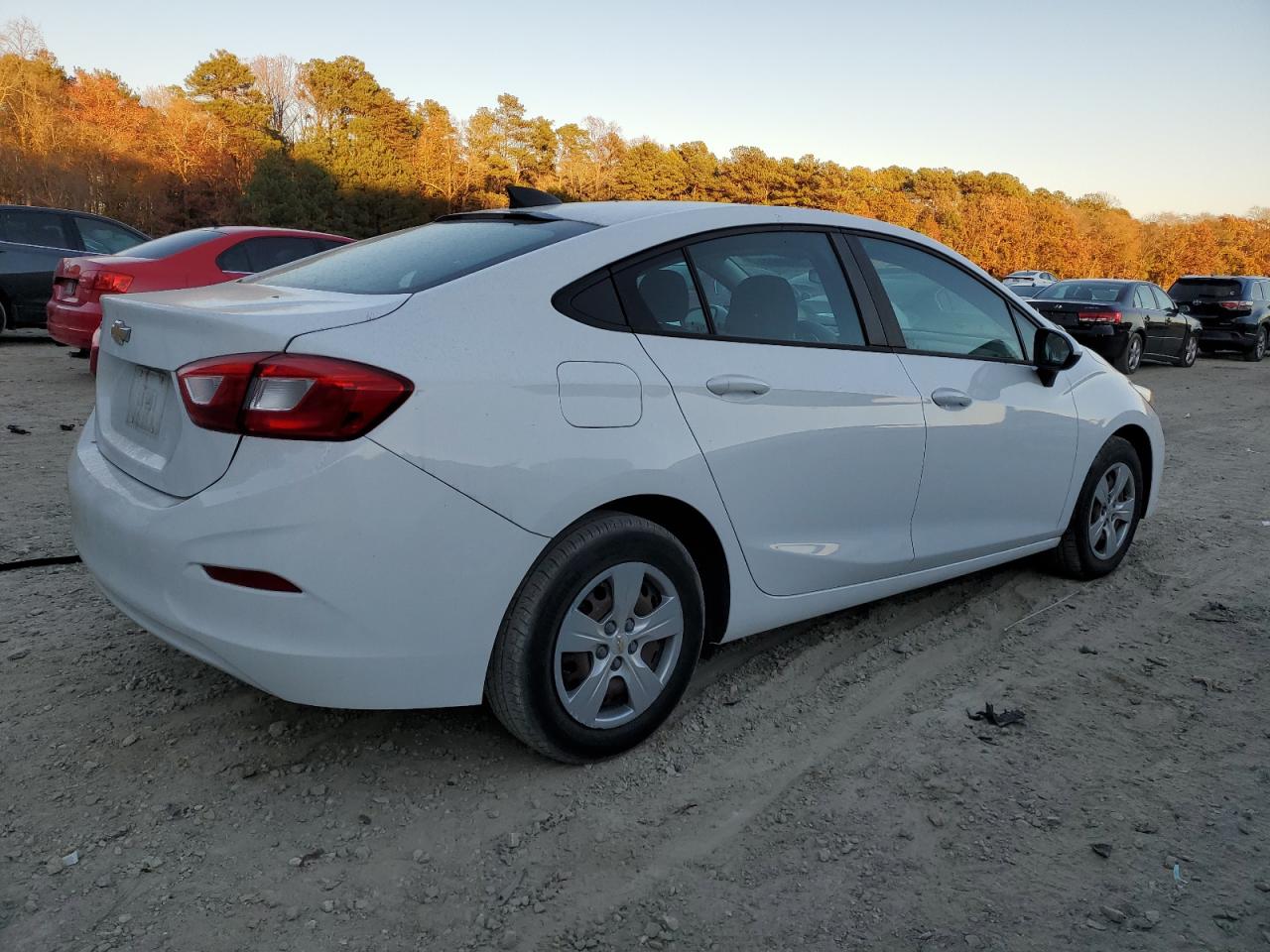 2018 Chevrolet Cruze - Image 3
