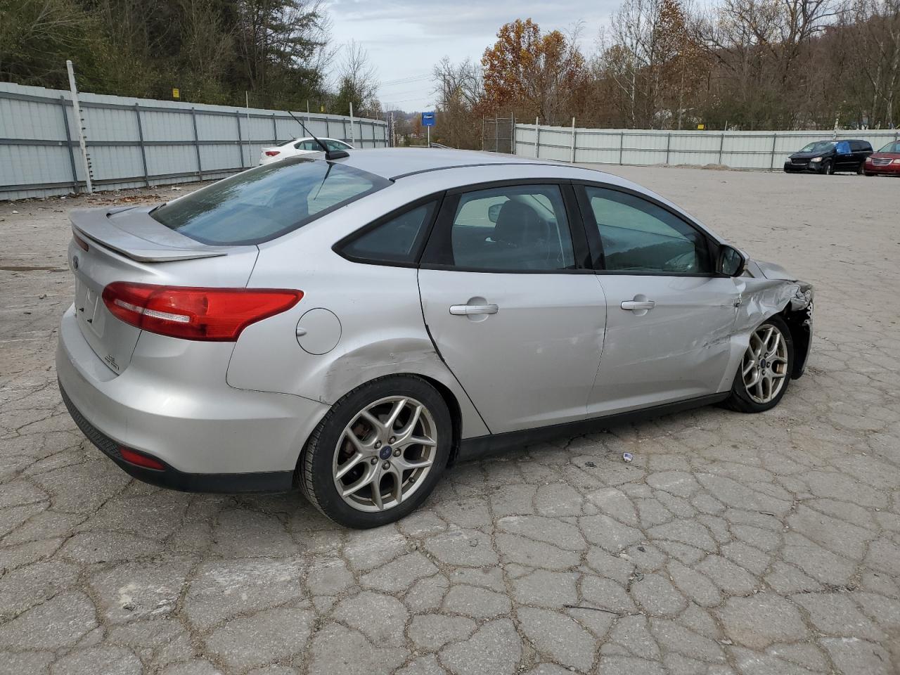 VIN 1FADP3F29FL318543 2015 FORD FOCUS no.3