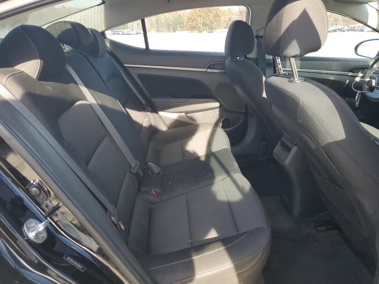 2017 Hyundai Elantra - Image 10