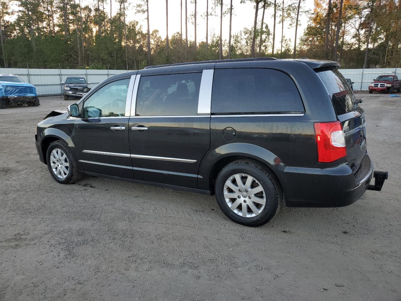 2012 Chrysler Town & Country - Image 2