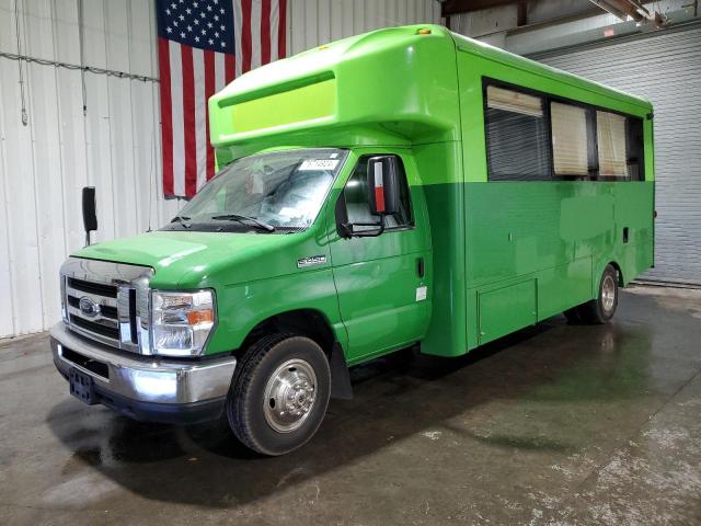 2018 Ford Econoline E450 Super Duty Cutaway Van