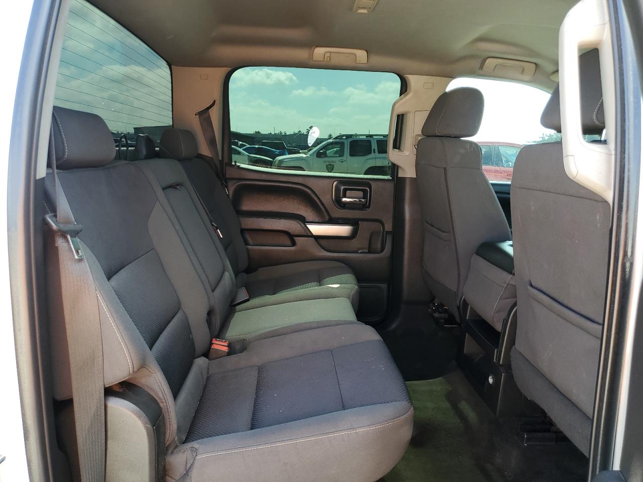 2018 Chevrolet Silverado - Image 10