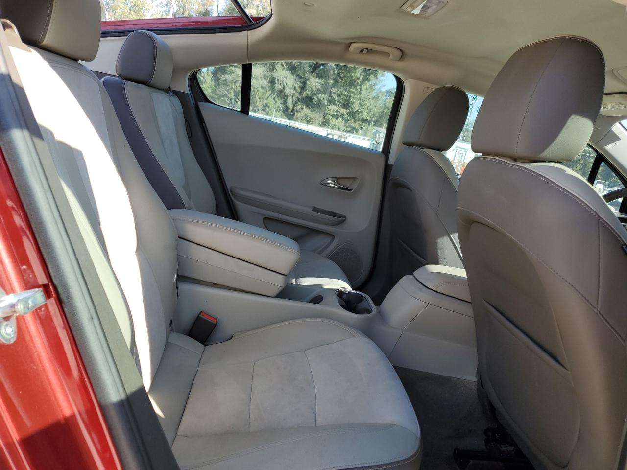 2013 Chevrolet Volt - Image 10