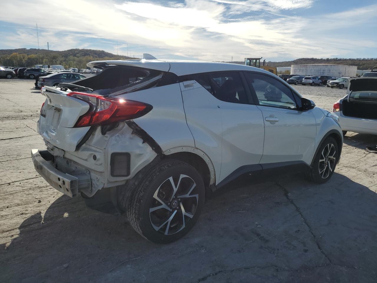 VIN NMTKHMBX2JR039849 2018 TOYOTA C-HR no.3