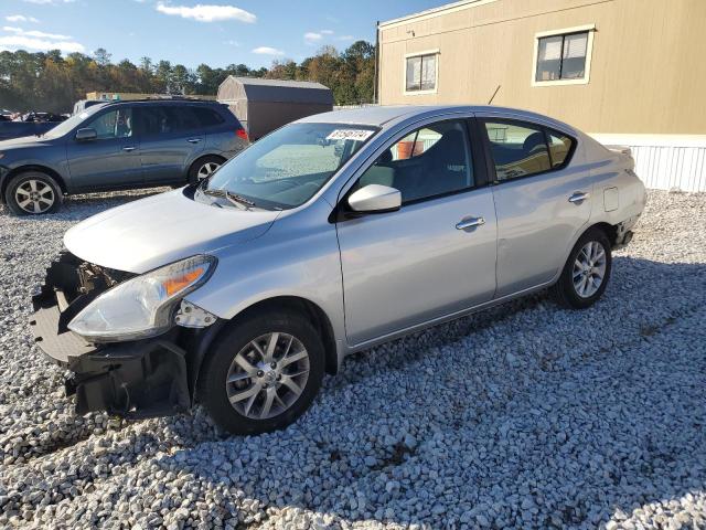  NISSAN VERSA 2018 Srebrny