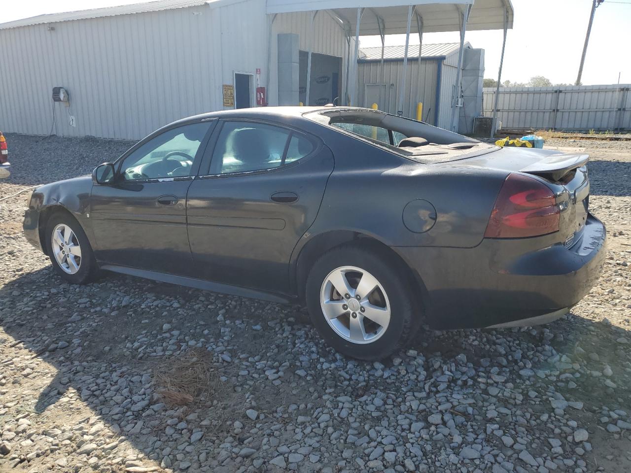 2008 Pontiac Grand Prix - Image 2