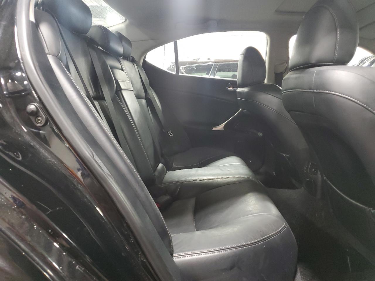 2010 Lexus IS - Image 10