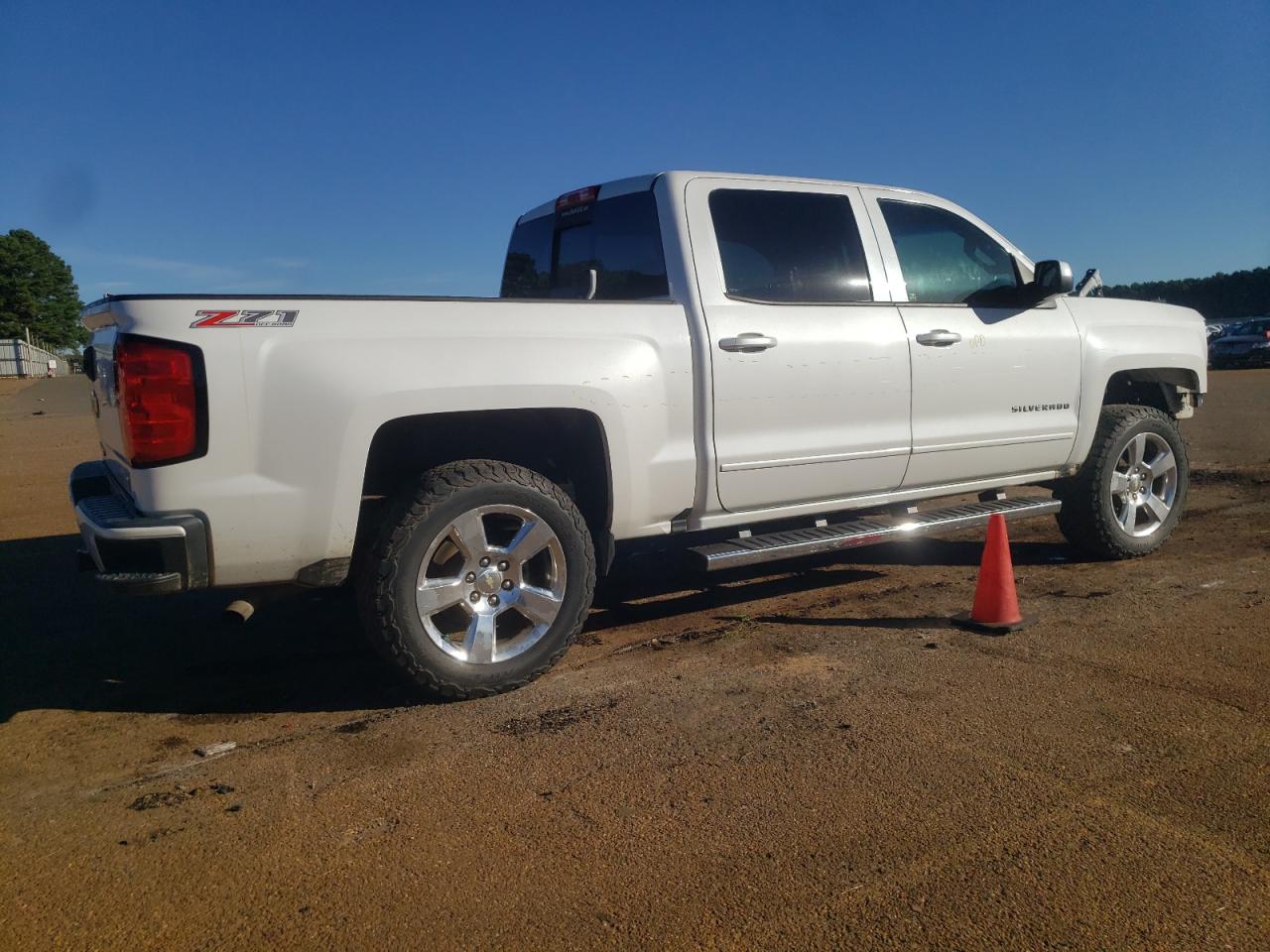 2016 Chevrolet Silverado - Image 3