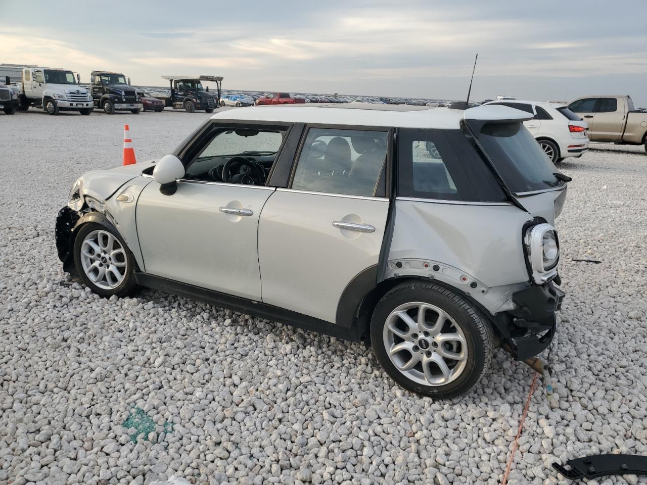 2019 MINI Cooper - Image 2