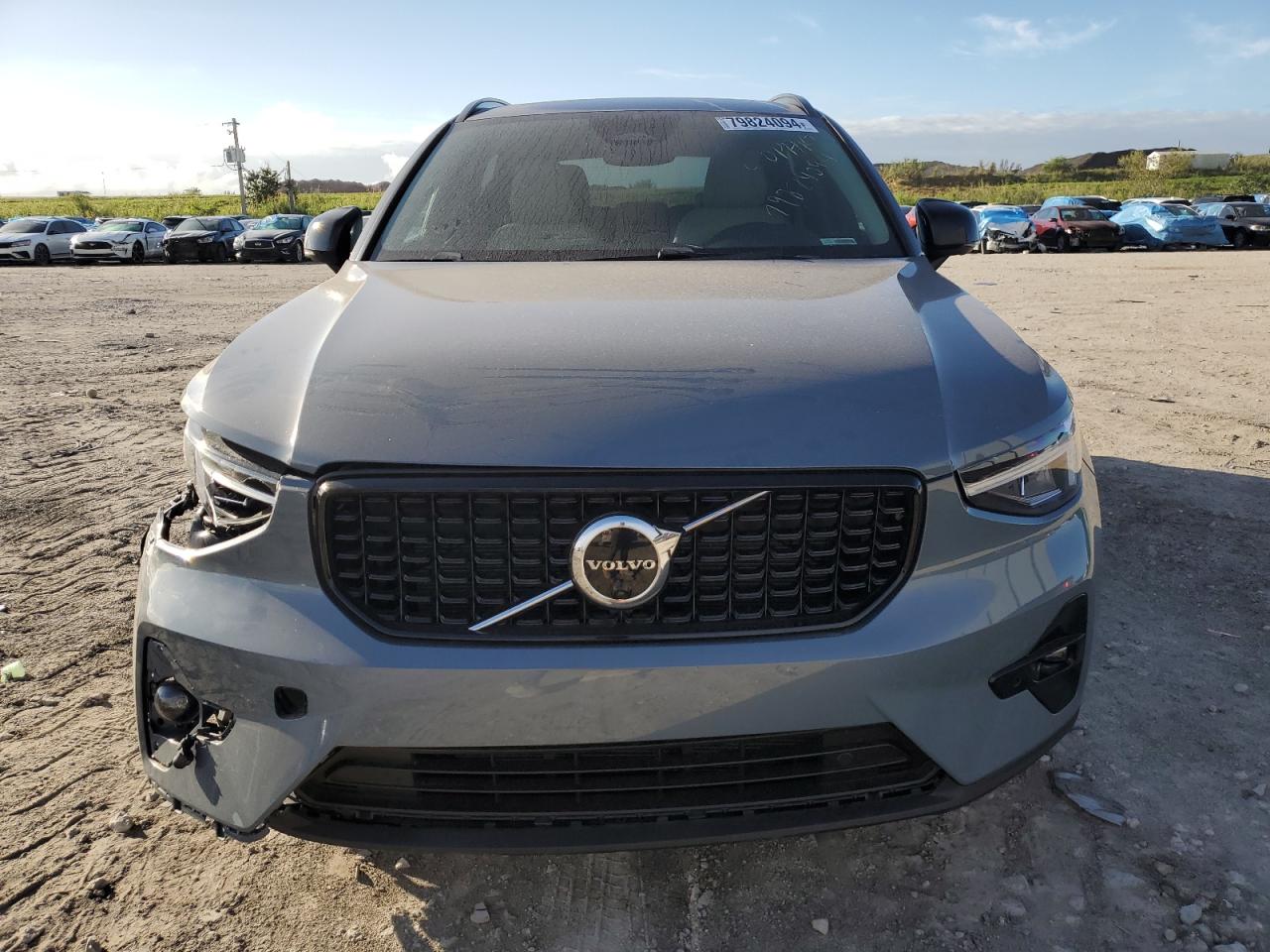 2023 Volvo XC40 - Image 5