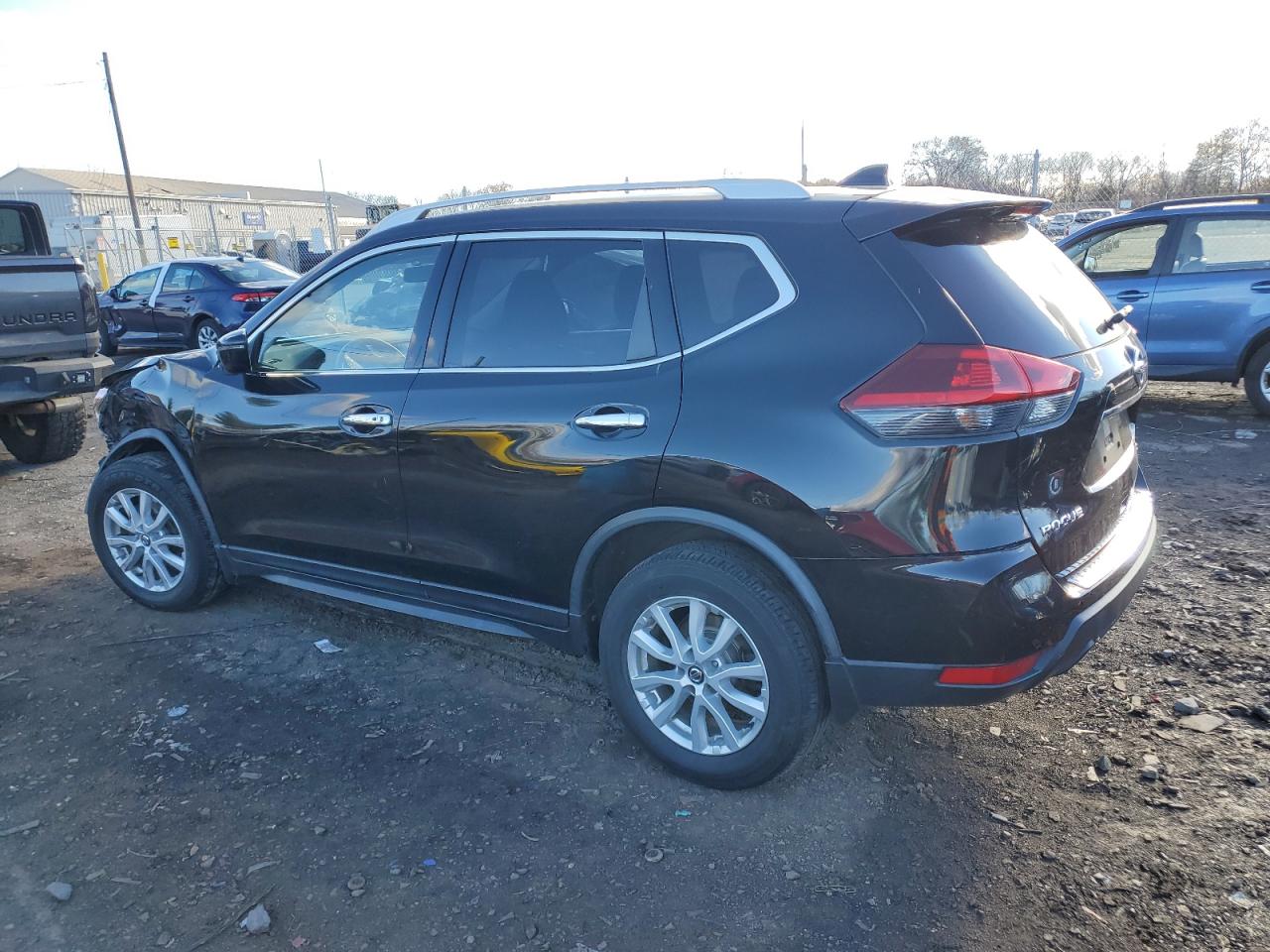 2018 Nissan Rogue - Image 2