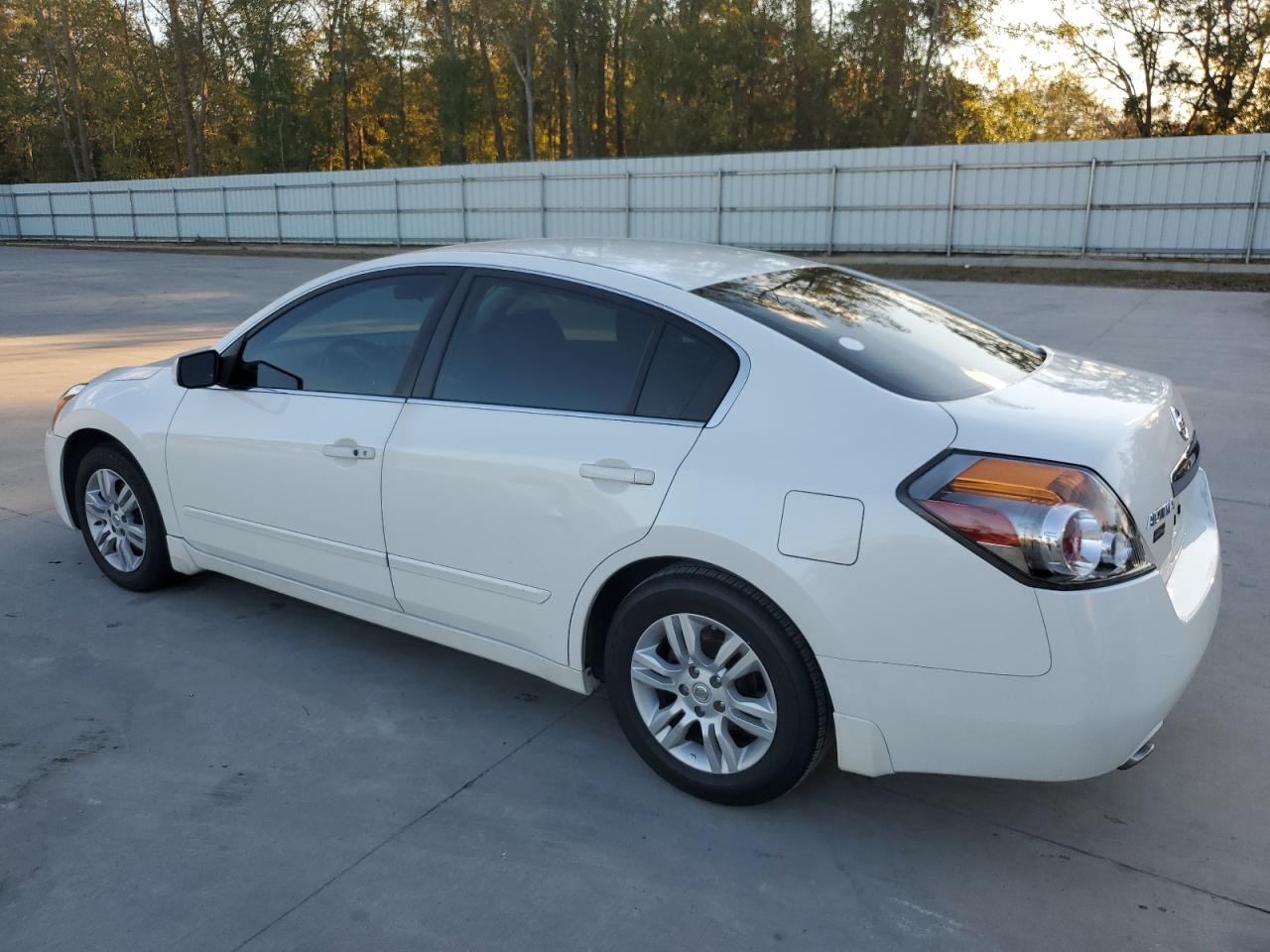 2011 Nissan Altima - Image 2