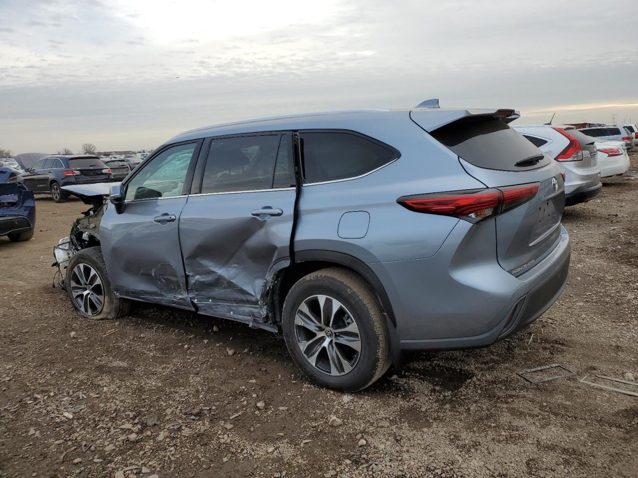 2020 Toyota Highlander - Image 2