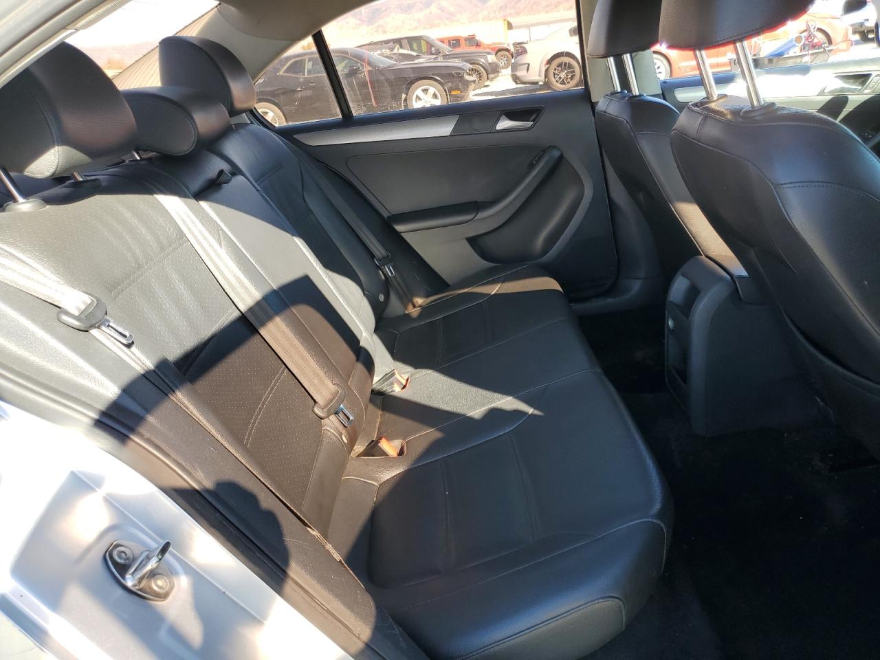 2015 Volkswagen Jetta - Image 10