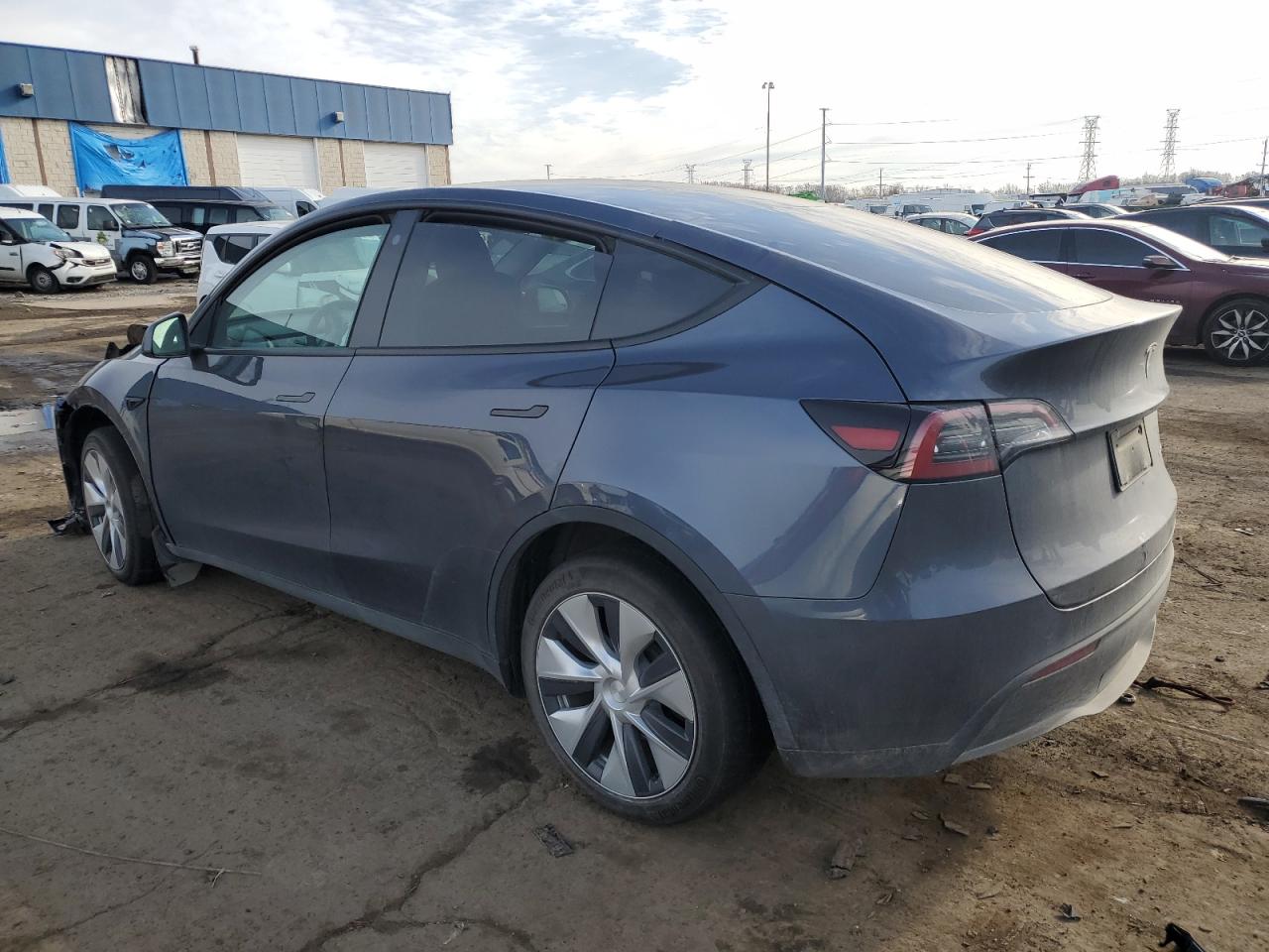 7SAYGDEE1PF700490 2023 TESLA MODEL Y - Image 2