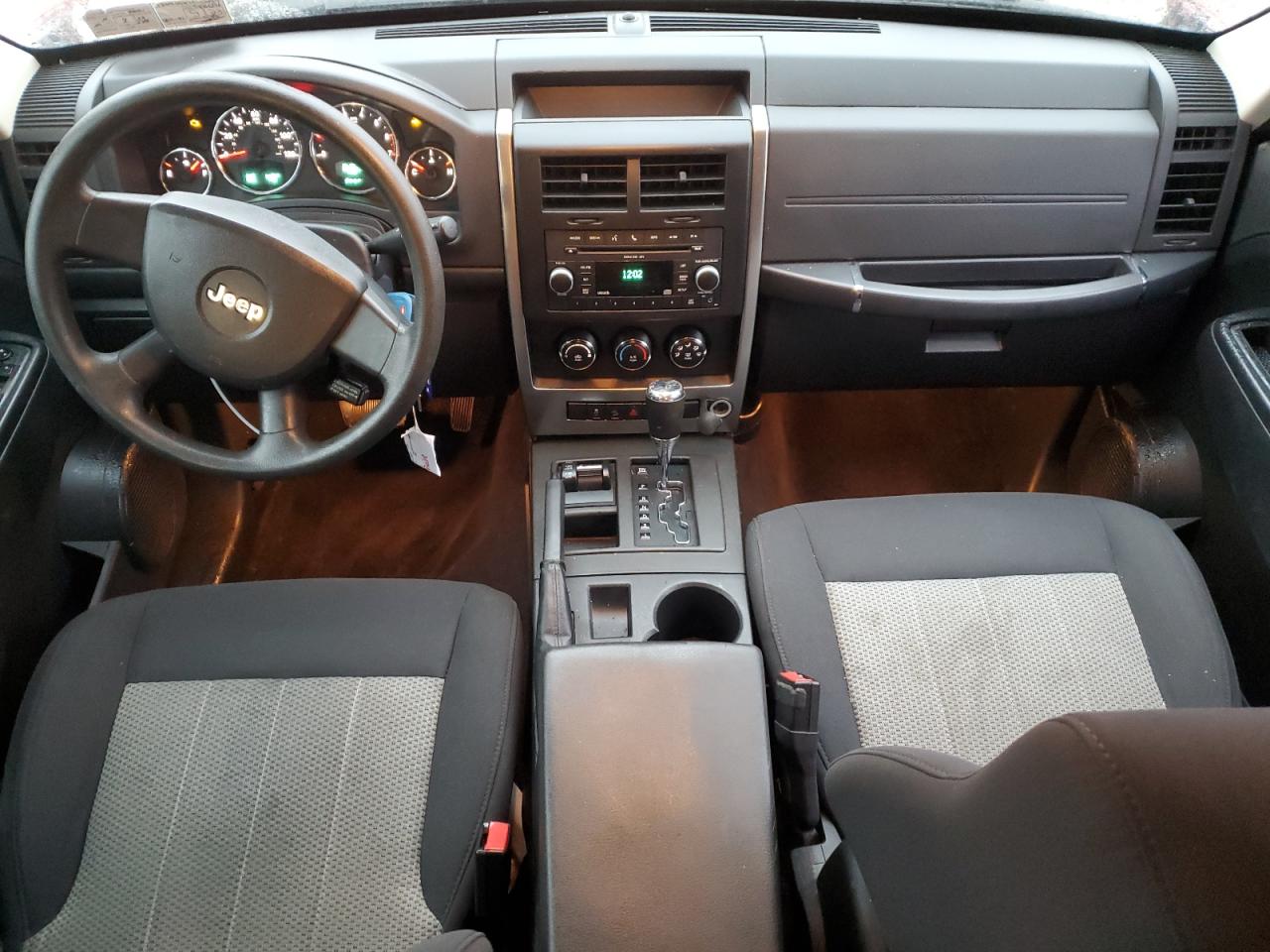 2010 Jeep Liberty (North America) - Image 8