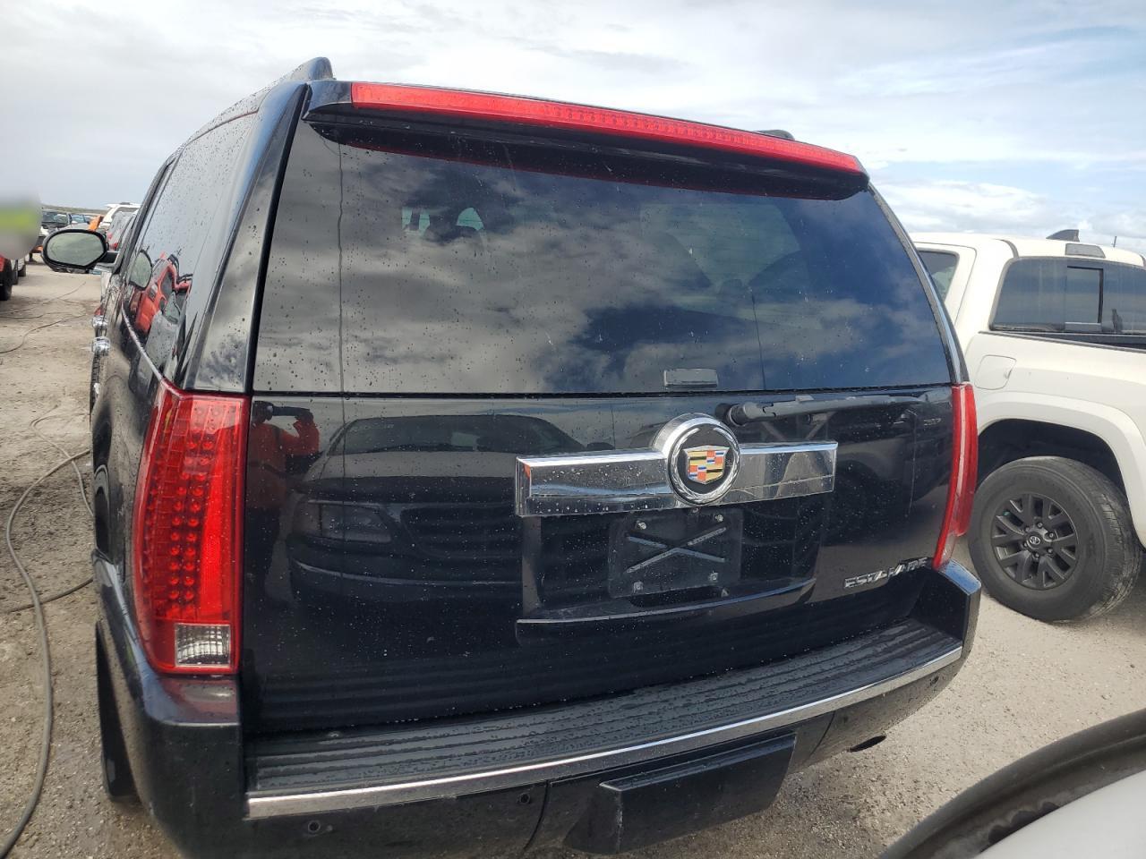2014 Cadillac Escalade - Image 6