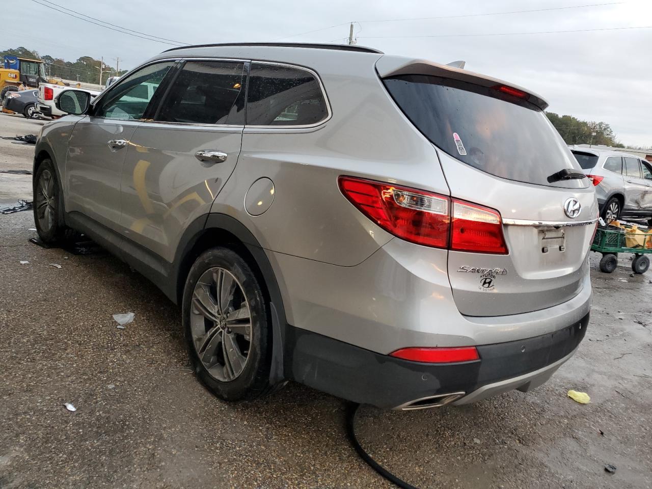 2015 Hyundai Santa Fe - Image 2