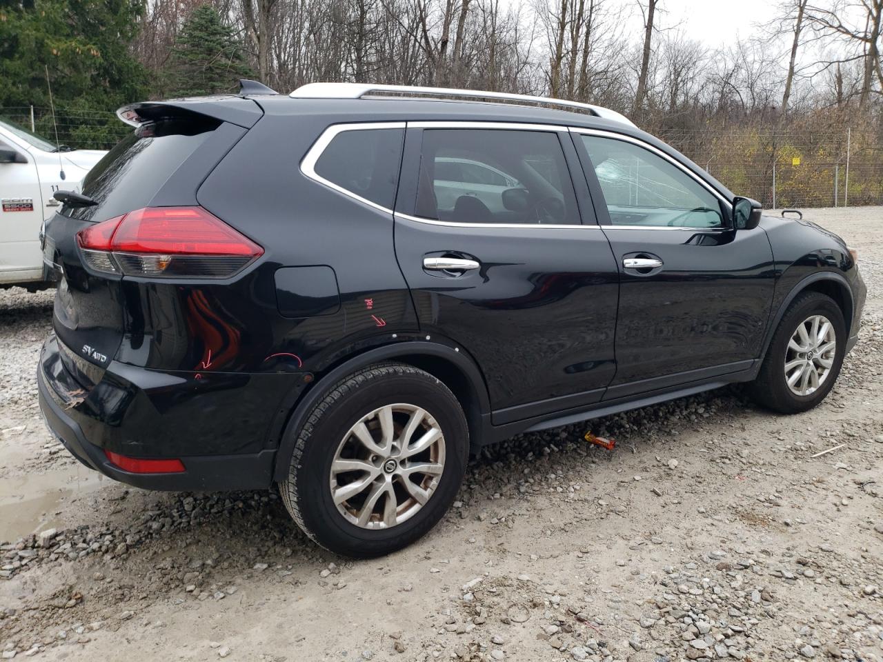 2017 Nissan Rogue - Image 3