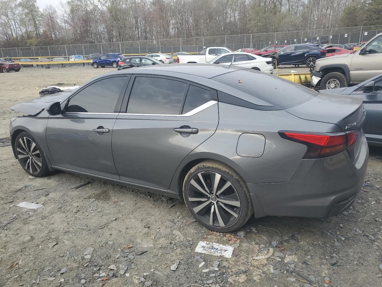 2019 Nissan Altima - Image 2