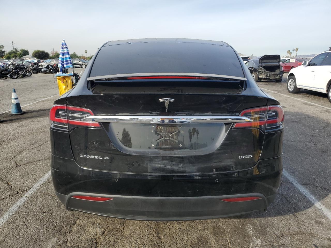 2018 Tesla Model X VIN: 5YJXCDE27JF090242 Lot: 80886234