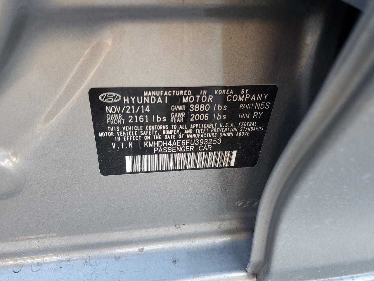 2015 Hyundai Elantra - Image 12