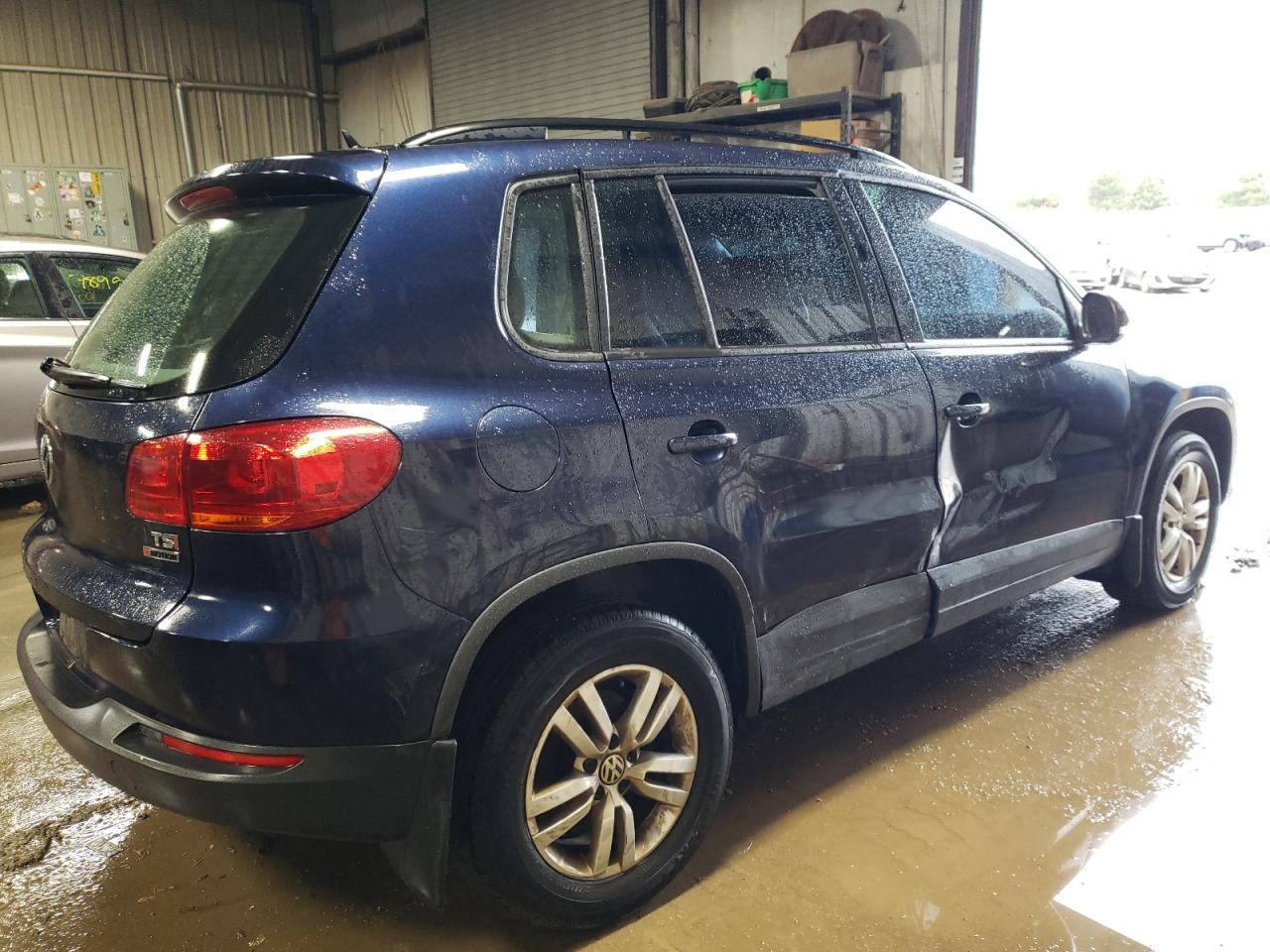 2016 Volkswagen Tiguan - Image 3