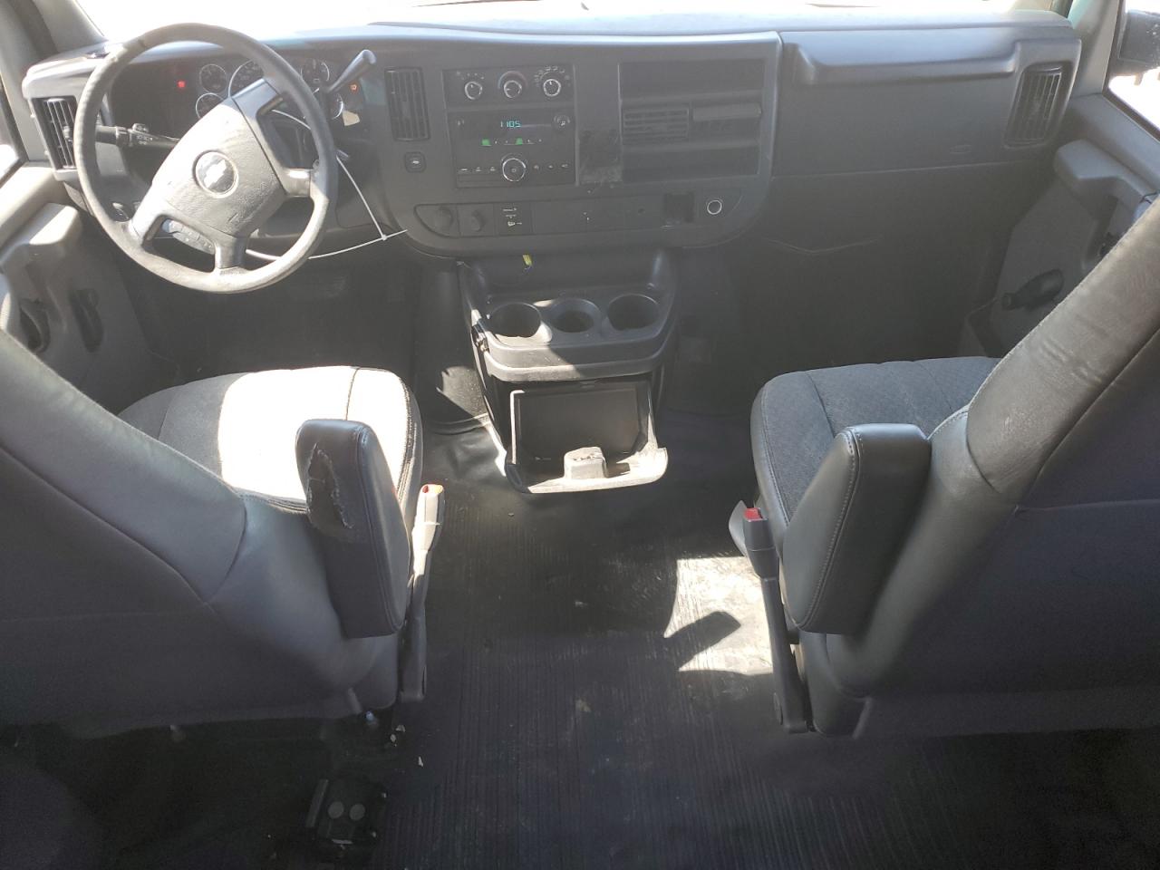 2009 Chevrolet Express - Image 8