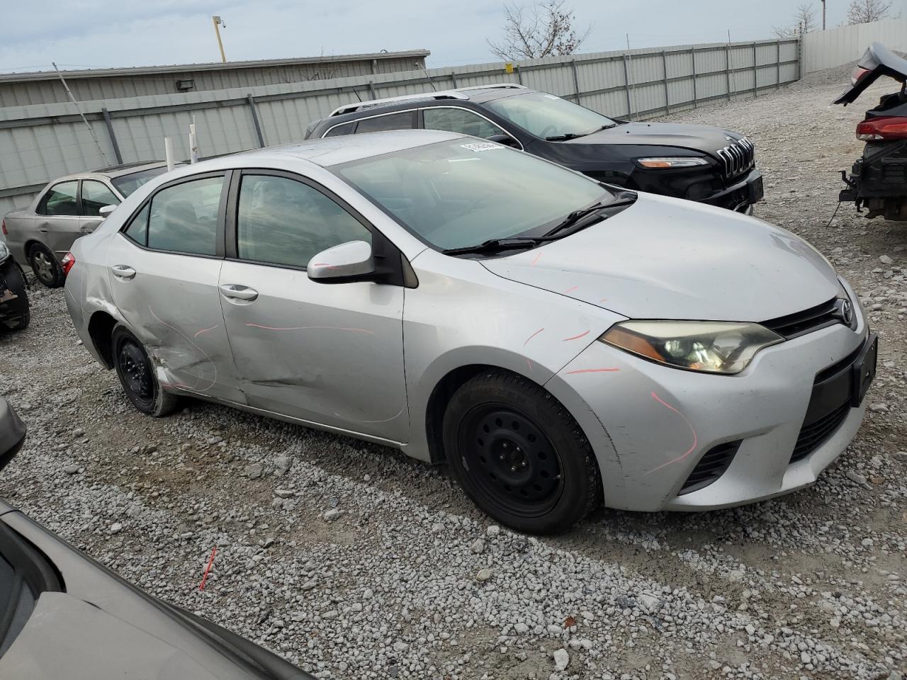 VIN 5YFBURHE4FP266007 2015 TOYOTA COROLLA no.4