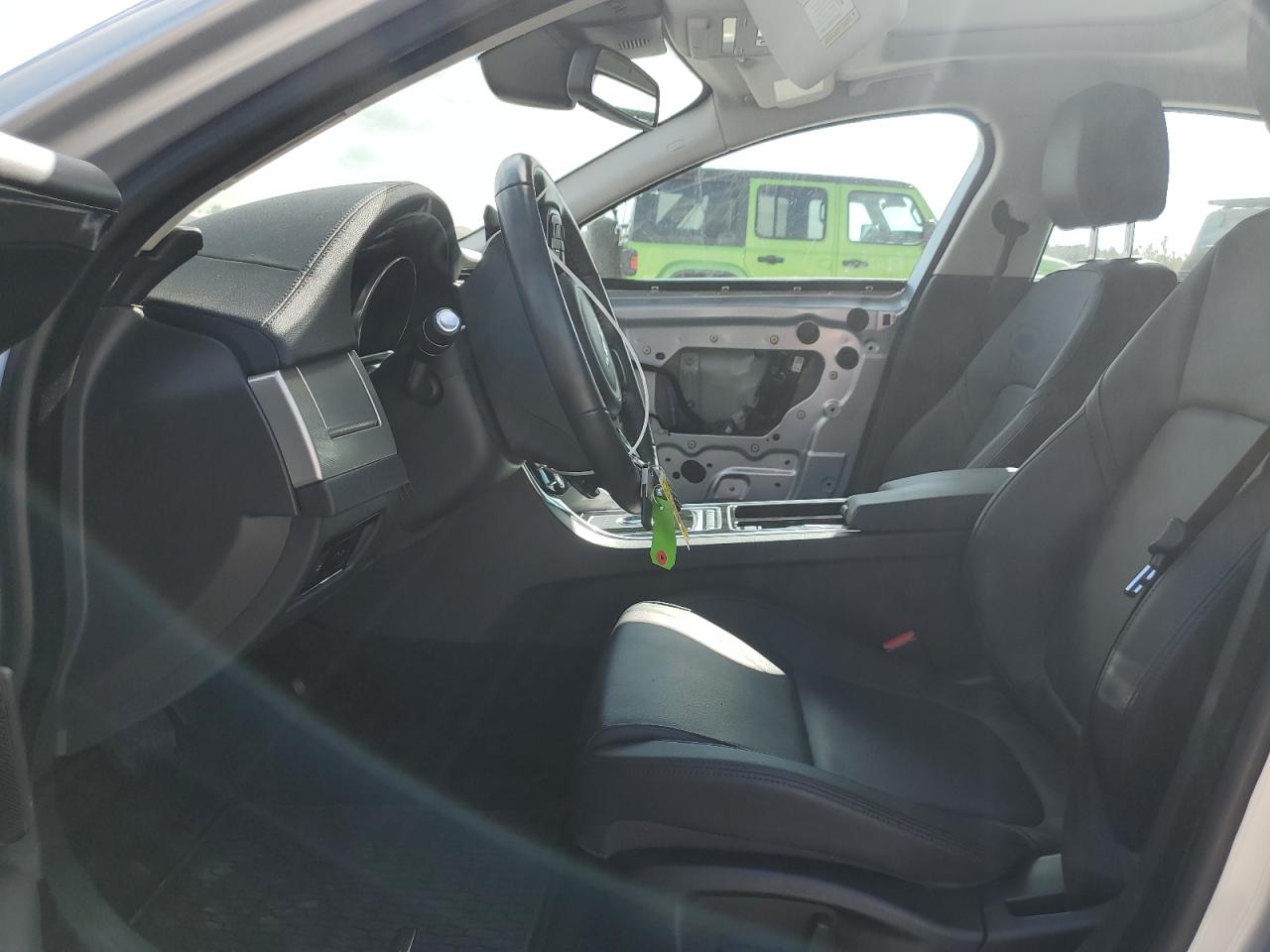 2018 Jaguar XF - Image 7