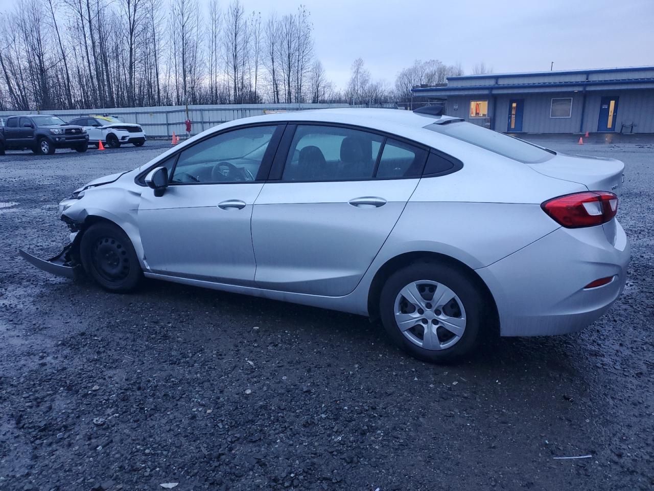 2018 Chevrolet Cruze - Image 2