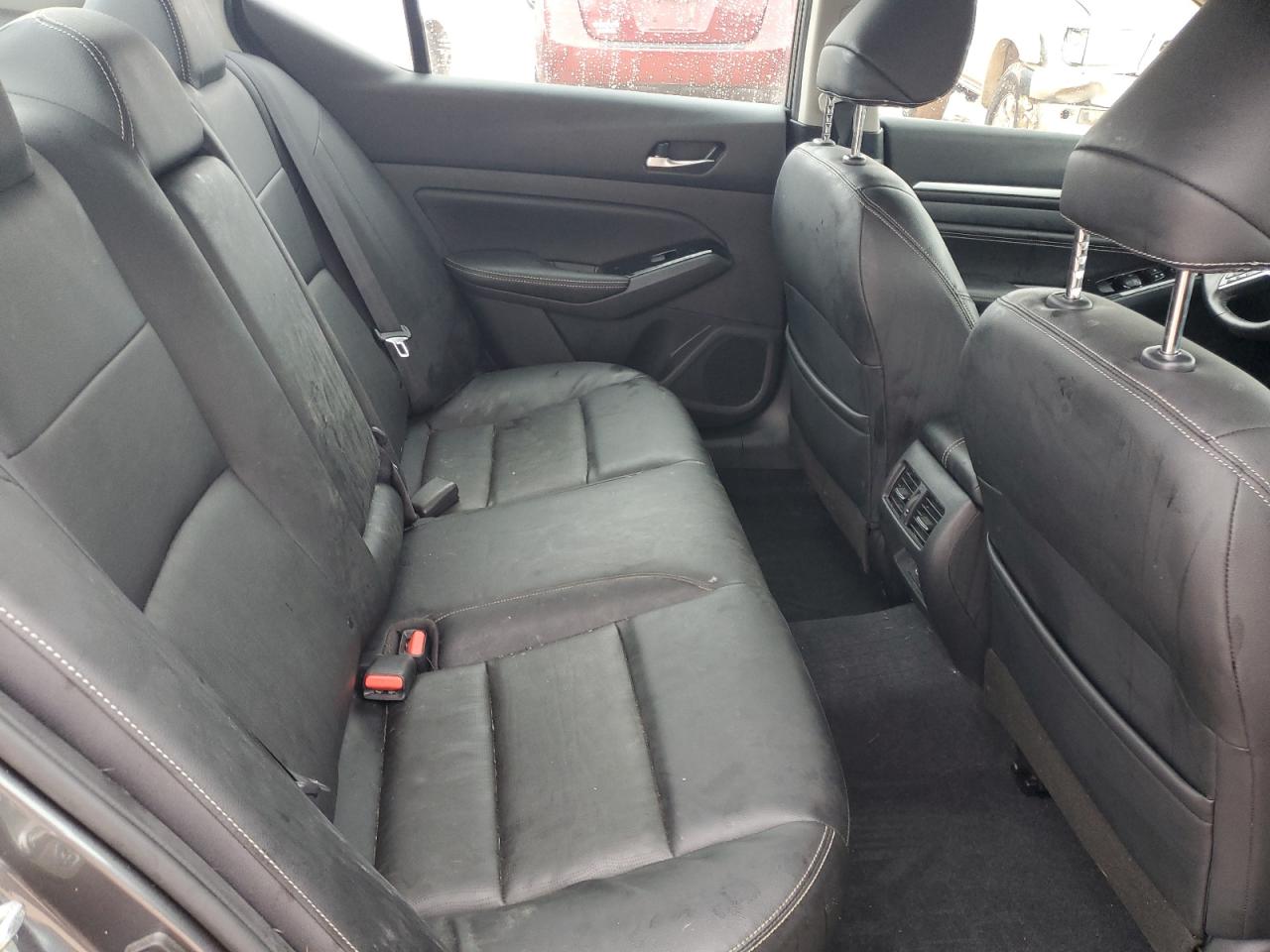 2021 Nissan Altima - Image 10