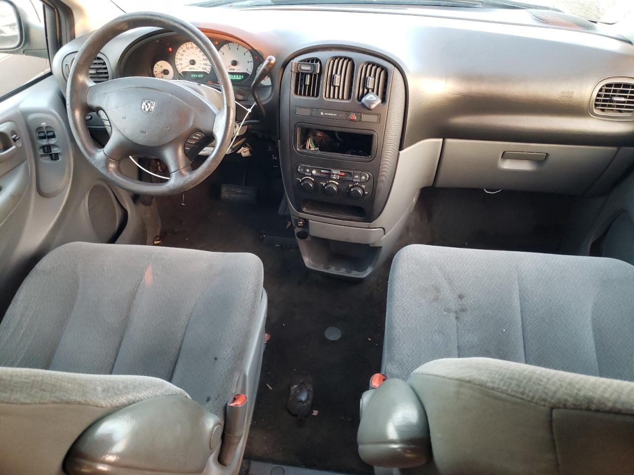 2005 Dodge Caravan - Image 8