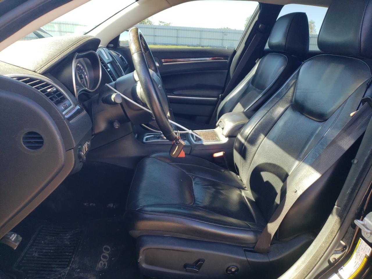 2016 Chrysler 300 - Image 7