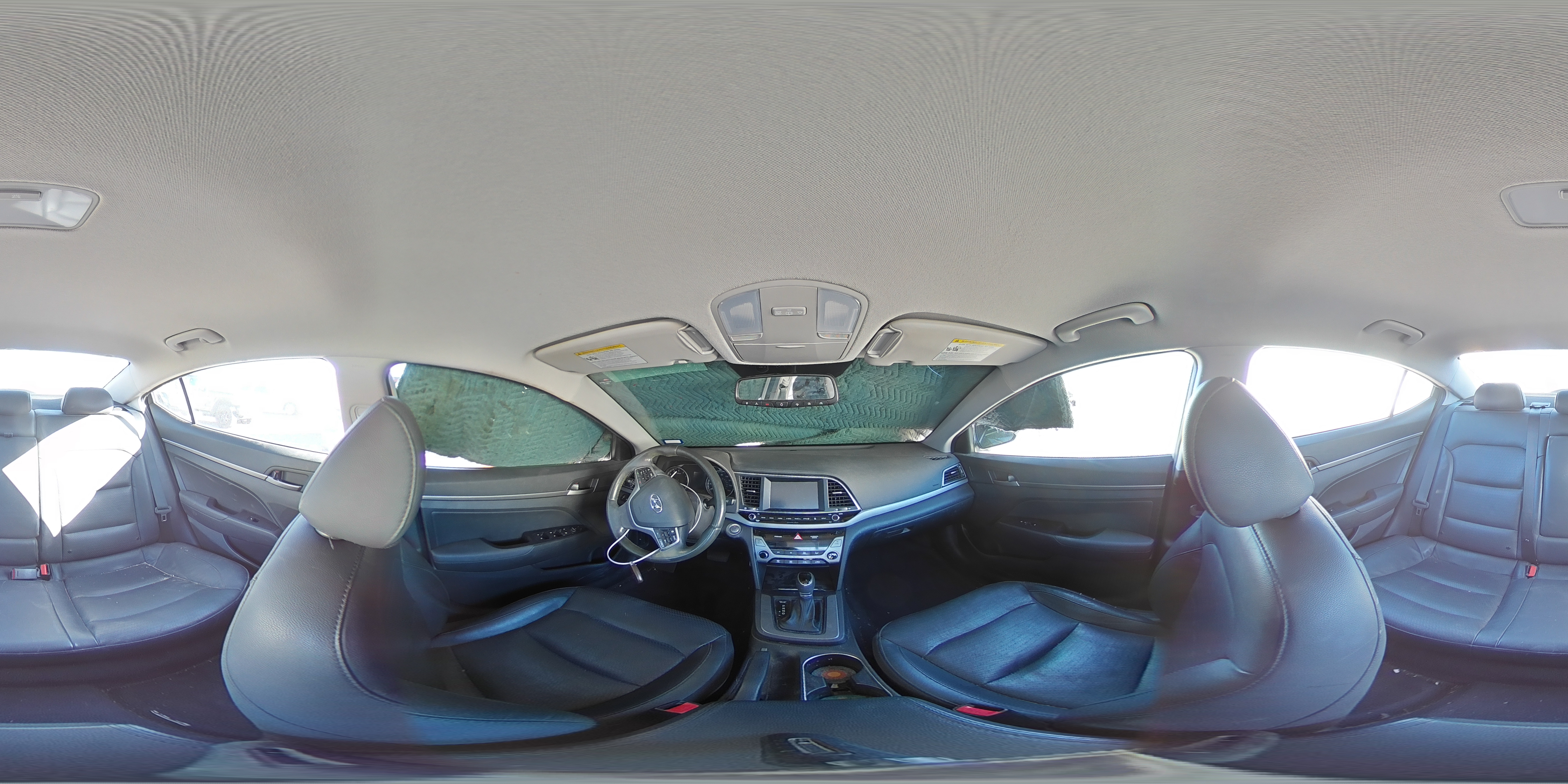 2018 Hyundai Elantra - Image 12