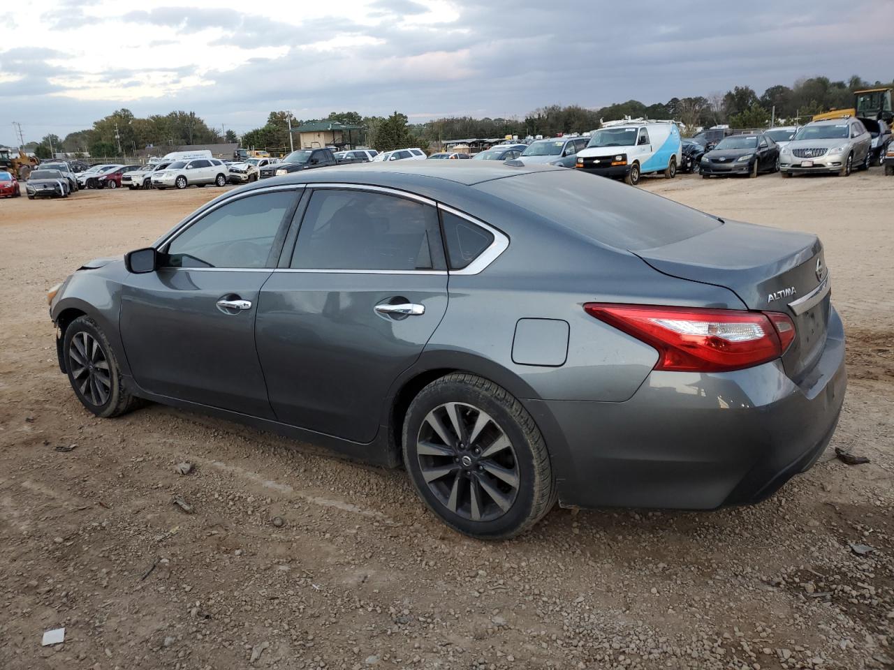 2017 Nissan Altima - Image 2