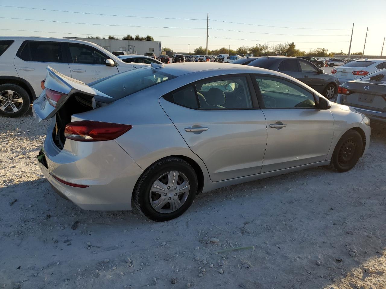 VIN 5NPD74LF5HH070273 2017 HYUNDAI ELANTRA no.3