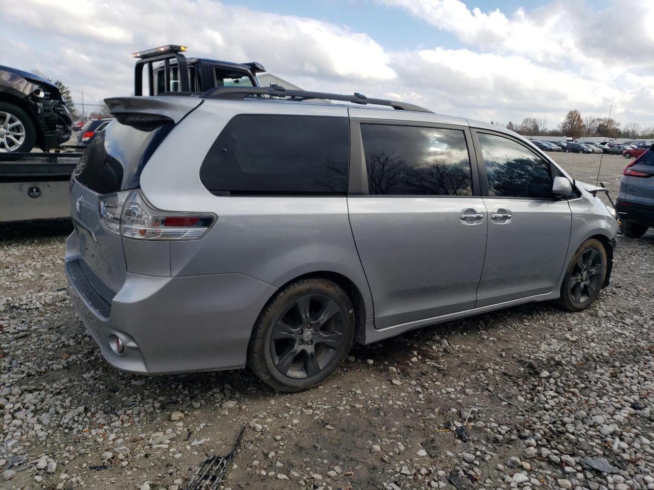 VIN 5TDXK3DC2DS365460 2013 TOYOTA SIENNA no.3