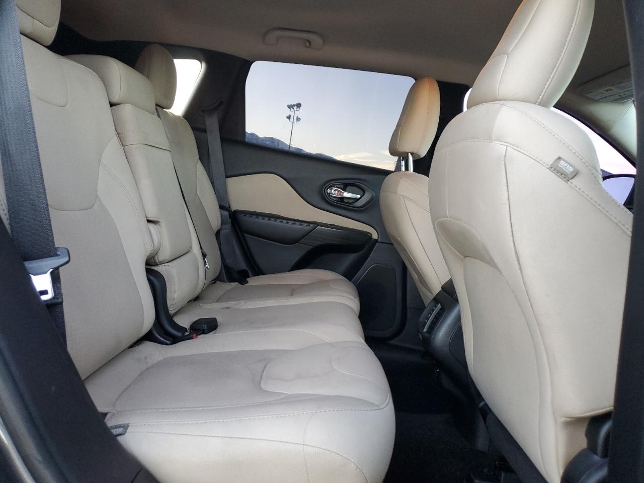 2016 Jeep Grand Cherokee - Image 10