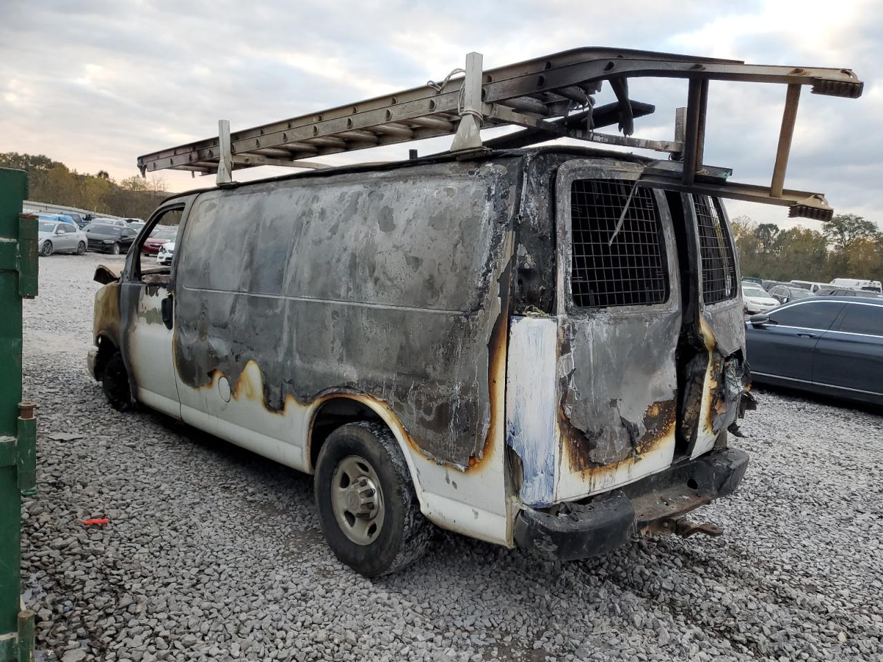 2010 Chevrolet Express - Image 2