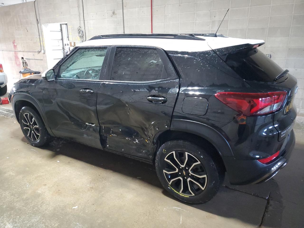 2021 Chevrolet TrailBlazer - Image 2