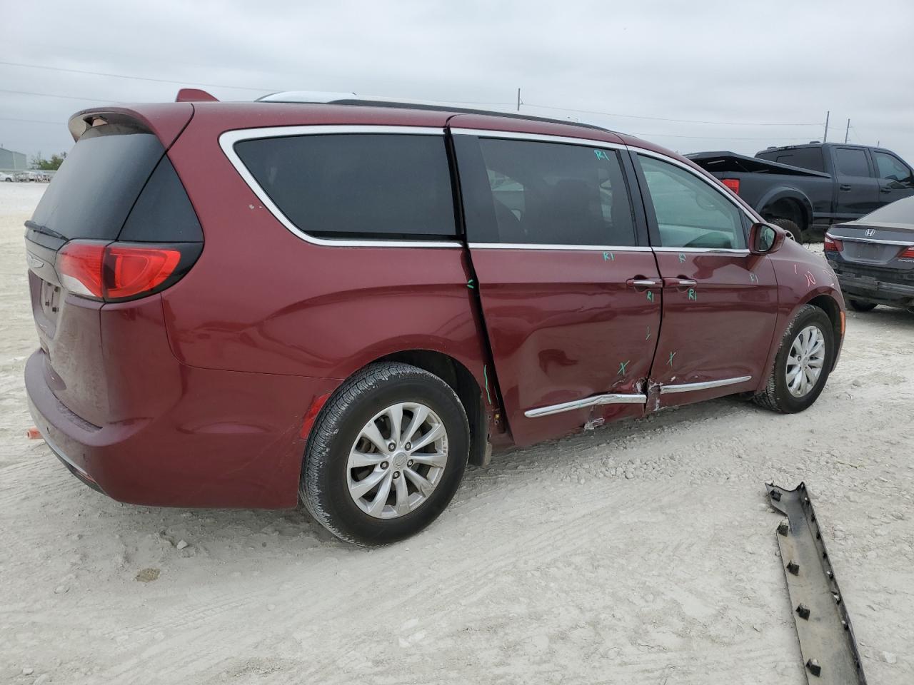 2019 Chrysler Pacifica - Image 3