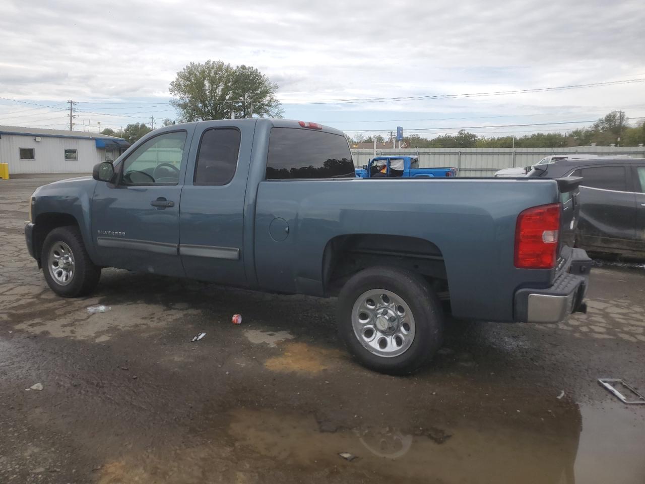2011 Chevrolet Silverado - Image 2