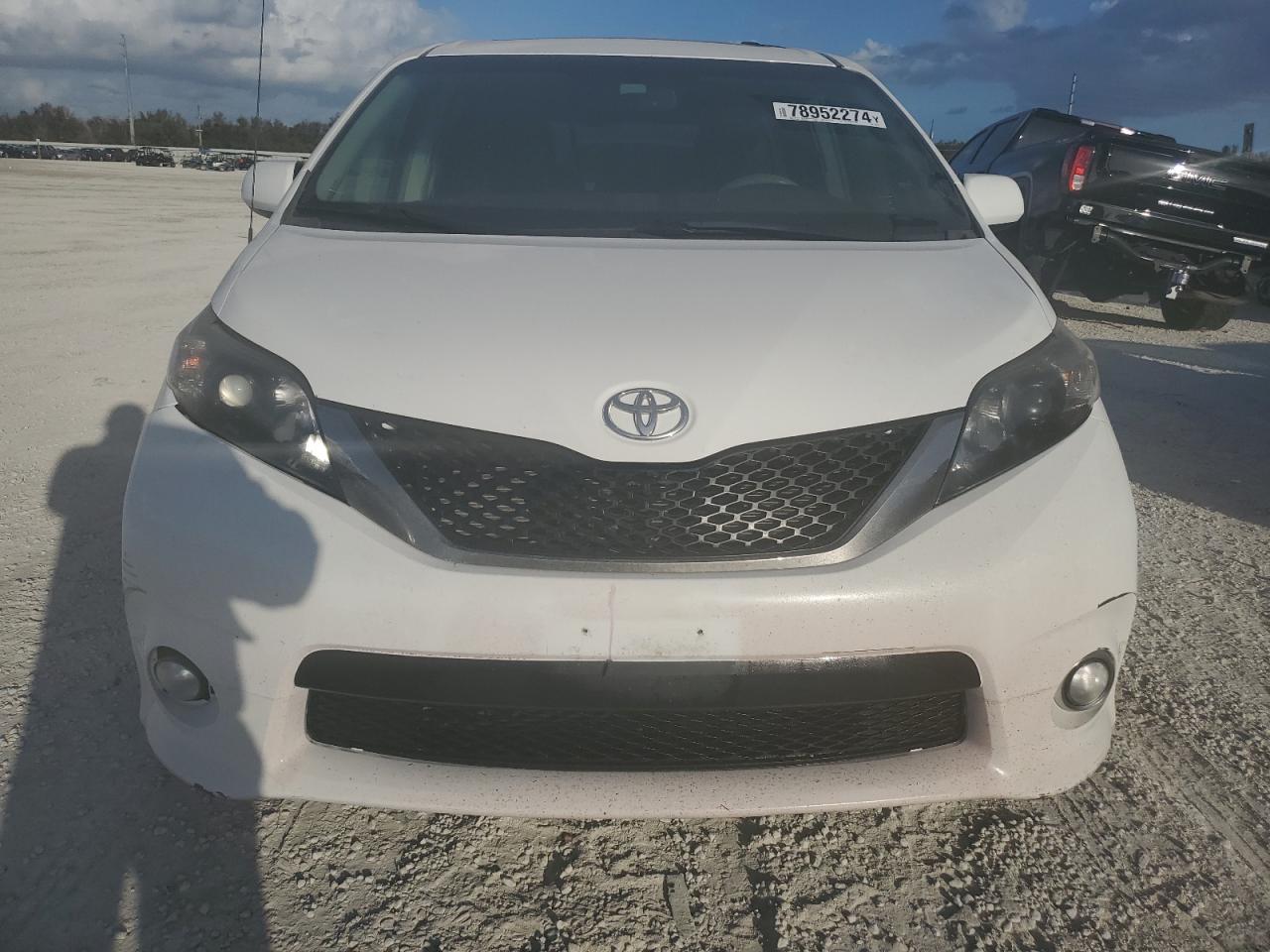 VIN 5TDXK3DC3DS368870 2013 TOYOTA SIENNA no.5