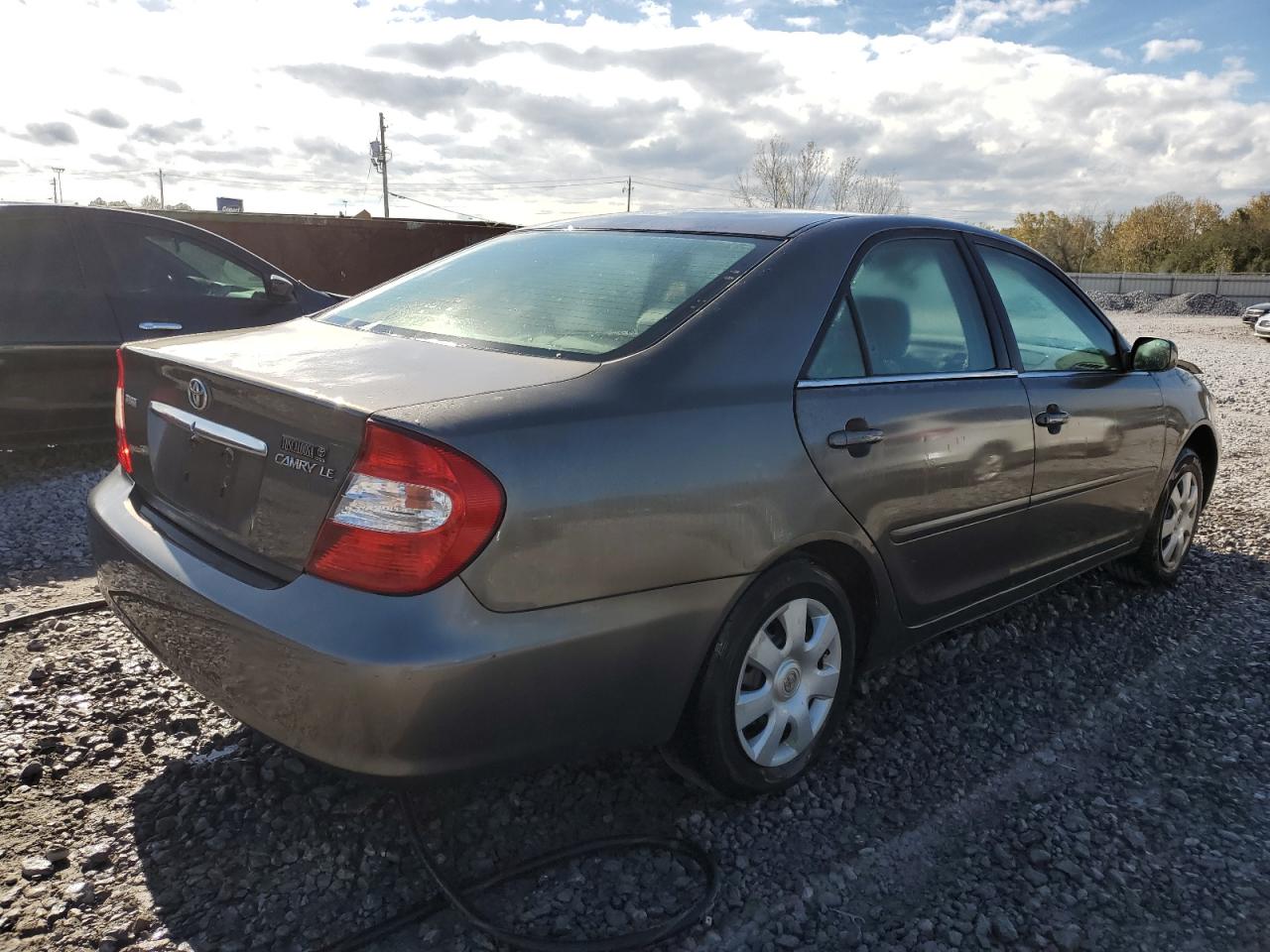 2004 Toyota Camry Le VIN: 4T1BE32K84U811193 Lot: 81281774