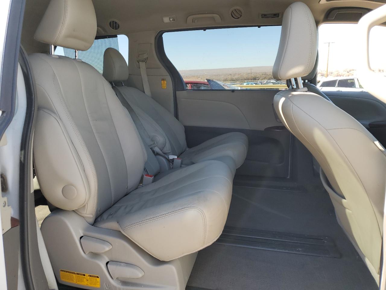 2014 Toyota Sienna - Image 11