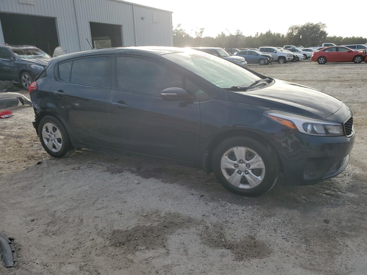 2017 Kia Forte - Image 4