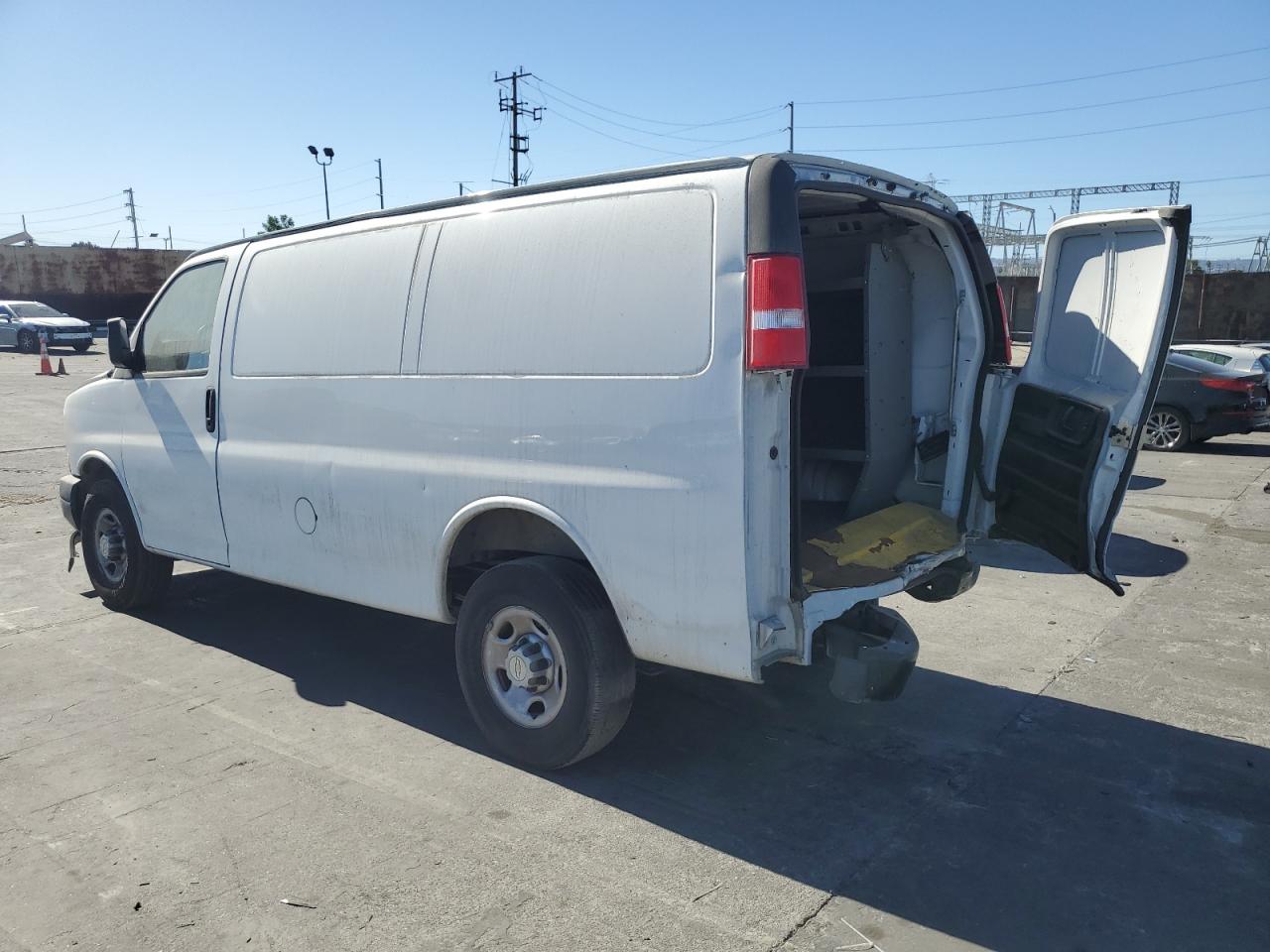 VIN 1GCWGAFP6L1276634 2020 CHEVROLET EXPRESS no.2