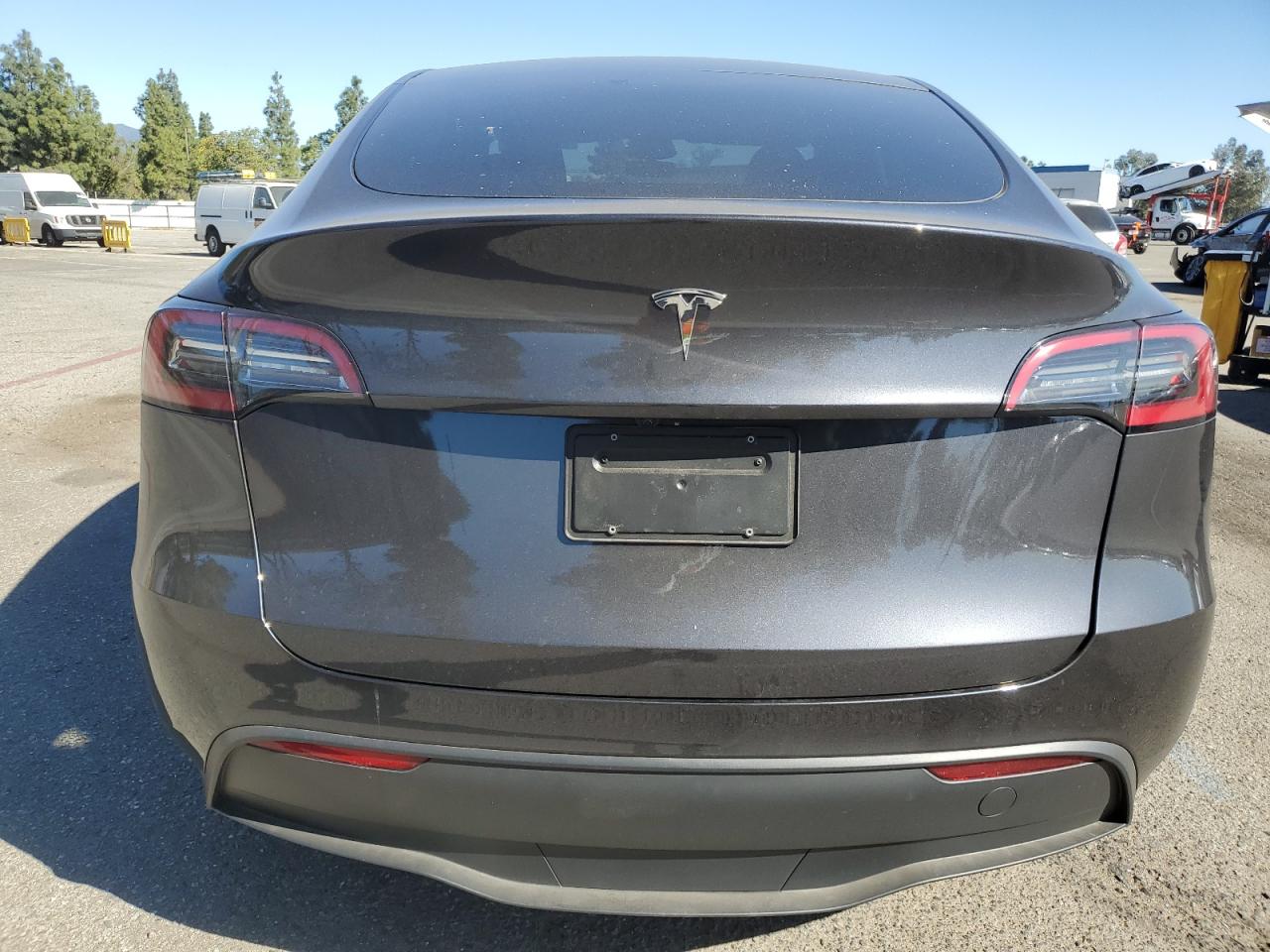 2024 Tesla Model Y VIN: 7SAYGDEDXRF112890 Lot: 80733404